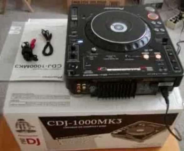 2x PIONEER CDJ-1000MK3 & 1x DJM-800 MIXER DJ PACKAGE + PIONEER HDJ 2000 HEADPHONE....1300Euro